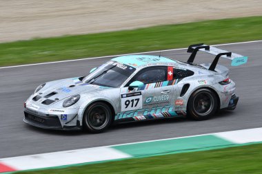 Scarperia, 23 Mart 2024 İtalya: Orkide Yarış Takımı 'ndan Porsche 911 GT3 Kupası (992) Godey-Garzon-Gillioz-Villiger-Mottet, Mugello Pisti' nde 12h Hankook sırasında görev başında.