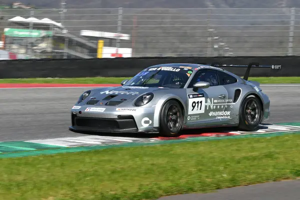 Scarperia, 23 Mart 2024 İtalya: Bruins-Cho-Kim 'in Hankook Takımı' ndan Porsche 911 GT3 Kupası (992) Mugello Pisti 'nde 12: 00 Hankook' ta yarışırken.