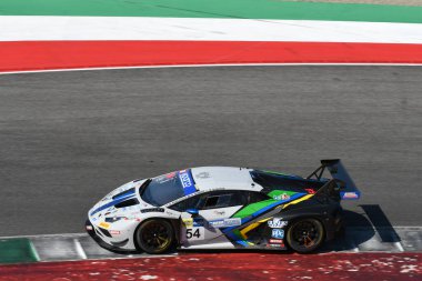 Scarperia, İtalya - 13 Temmuz 2024: IMPERIALE ekibinden Lamborghini Huracan GT3 EVO 2 Fas Giuseppe ve Bowen Alexander, ACI CSAI Yarış Haftasonu 2024 Mugello Pisti 'nde.