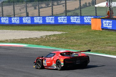 Scarperia, İtalya - 13 Temmuz 2024: AF CORSE takımından Ferrari 296 GT3 Ponzio Riccardo ve Gai Stefano, ACI CSAI Yarış Haftası 2024 Mugello Pisti 'nde.