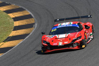 Scarperia, İtalya - 13 Temmuz 2024: AF CORSE takımından Ferrari 296 GT3 Ponzio Riccardo ve Gai Stefano, ACI CSAI Yarış Haftası 2024 Mugello Pisti 'nde.