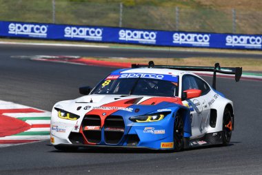 Scarperia, İtalya - 23 Ağustos 2024: BMW G82 M4 takımı BMW Italia CECCATO Racing Drive by Carvalho-Malvestiti at Mugello Circuit.