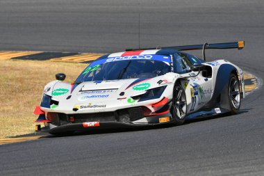 Scarperia, İtalya - 23 Ağustos 2024: EASY RACE takımından Ferrari 296 GT3 Trulli-Bontempelli tarafından Mugello Pisti 'ndeki ön eleme oturumunda kullanıldı.