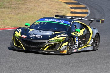 Scarperia, İtalya - 23 Ağustos 2024: NOVA RACE takımından Honda NSX ACURA GT3 Scarpetta-Simonini tarafından Mugello Pisti 'ndeki ön eleme oturumunda kullanıldı.