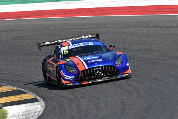 Scarperia, İtalya - 23 Ağustos 2024: AKM MOTORORT ekibinden Mercedes AMG GT3 Giraudi-Wiebelhaus tarafından Mugello Pisti 'ndeki ön eleme oturumunda kullanıldı.