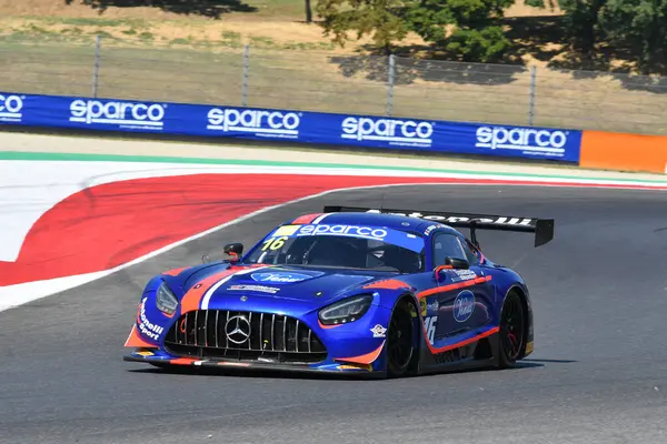 Scarperia, İtalya - 23 Ağustos 2024: AKM MOTORORT ekibinden Mercedes AMG GT3 Giraudi-Wiebelhaus tarafından Mugello Pisti 'ndeki ön eleme oturumunda kullanıldı.