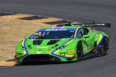 Scarperia, İtalya - 23 Ağustos 2024: Lamborghini Huracan GT3 VSR takımının VSR sürücüsü Fabi-Moulin, Mugello Pisti 'ndeki ön eleme oturumunda görev başında.