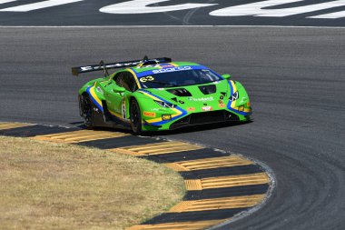 Scarperia, İtalya - 23 Ağustos 2024: Lamborghini Huracan GT3 VSR takımının VSR sürücüsü Fabi-Moulin, Mugello Pisti 'ndeki ön eleme oturumunda görev başında.