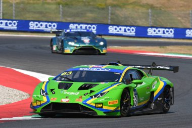 Scarperia, İtalya - 23 Ağustos 2024: Lamborghini Huracan GT3 VSR takımının VSR sürücüsü Fabi-Moulin, Mugello Pisti 'ndeki ön eleme oturumunda görev başında.