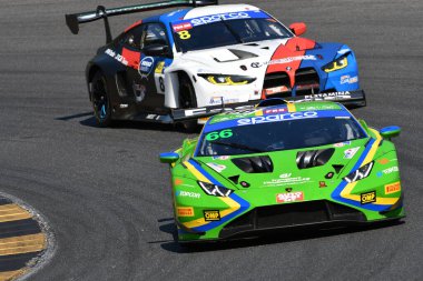 Scarperia, İtalya - 23 Ağustos 2024: Lamborghini Huracan GT3 VSR ekiplerinden Evo 2 Michelotto-Stadsbader, Mugello Pisti 'ndeki ön eleme oturumunda görev başında.