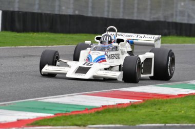 Scperia, İtalya - 12 Ekim 2024: 1977 yılının Gölge DN8 'i eski Tom Pryce Mugello Pisti' ndeki uygulama oturumunda hareket halinde bilinmiyor.