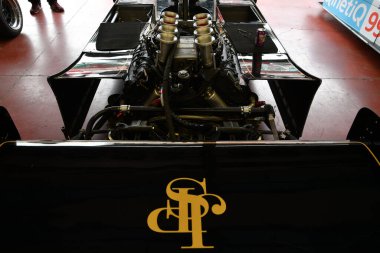 Scarperia, İtalya - 12 Ekim 2024: 1977 yılının 78 nolu Lotus Ayrıntıları eski Gunnar Nilsson ve Mario Andretti Mugello Pisti 'ndeki antrenman sırasında kutuda.