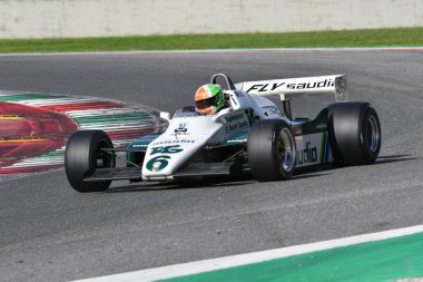 Scarperia, İtalya - 12 Ekim 2024: Williams FW08, 1982 ex Keke Rosberg Mugello Circuit 'te yapılan tatbikat sırasında kullanım dışı kaldı.