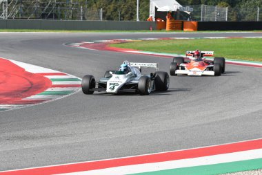 Scarperia, İtalya - 12 Ekim 2024: Williams FW08, 1982 ex Keke Rosberg Mugello Circuit 'te yapılan tatbikat sırasında kullanım dışı kaldı.