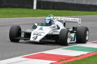Scarperia, İtalya - 12 Ekim 2024: Williams FW08, 1982 ex Keke Rosberg Mugello Circuit 'te yapılan tatbikat sırasında kullanım dışı kaldı.
