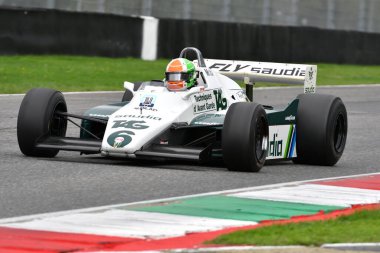 Scarperia, İtalya - 12 Ekim 2024: Williams FW08, 1982 ex Keke Rosberg Mugello Circuit 'te yapılan tatbikat sırasında kullanım dışı kaldı.