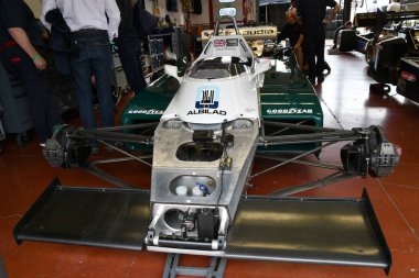 Scarperia, İtalya - 12 Ekim 2024: Williams FW08 'in ayrıntıları 1982 eski Keke Rosberg Mugello Pisti' ndeki antrenman sırasında kutuda.