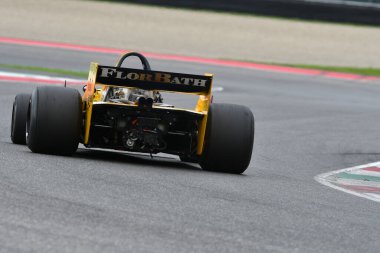 Scarperia, İtalya - 12 Ekim 2024: 1979 yılında Merzario F1A3 Mugello Circuit 'te yapılan tatbikat sırasında bilinmeyen bir hareket.