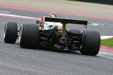 Scarperia, İtalya - 12 Ekim 2024: 1979 yılının Arrows A1b 'si eski Riccardo Patrese Mugello Circuit' teki antrenman sırasında görev başında bilinmiyor.