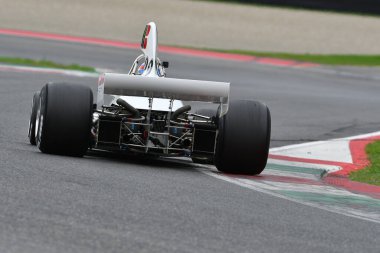 Scarperia, İtalya - 12 Ekim 2024: Asteğmen N174 1974 Mugello Circuit 'te yapılan tatbikat sırasında bilinmeyen bir hareket.