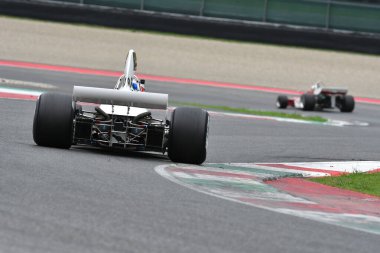 Scarperia, İtalya - 12 Ekim 2024: Asteğmen N174 1974 Mugello Circuit 'te yapılan tatbikat sırasında bilinmeyen bir hareket.