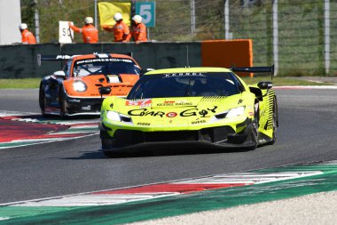 Scarperia, İtalya - 29 Eylül 2024: KIMURA-MASSON-SERRA 'nın KESSEL RACING takımının Ferrari 296 LMGT3' ü Mugello 'nun 4h..