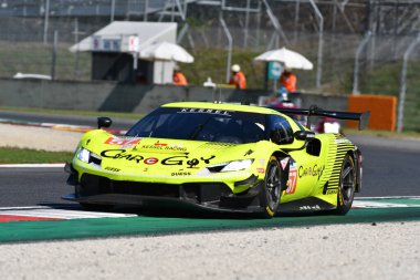 Scarperia, İtalya - 29 Eylül 2024: KIMURA-MASSON-SERRA 'nın KESSEL RACING takımının Ferrari 296 LMGT3' ü Mugello 'nun 4h..