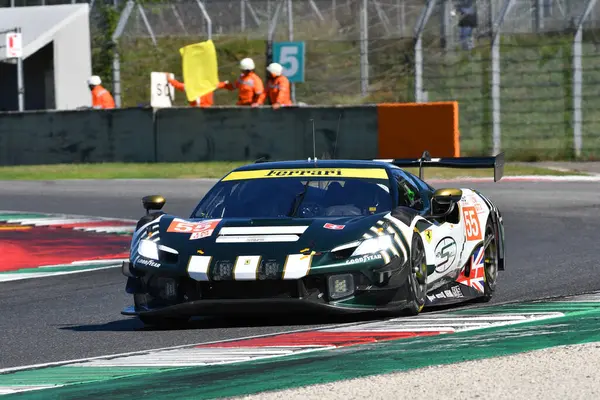 Scarperia, İtalya - 29 Eylül 2024: CAMERON-PEREL-GRIFFIN tarafından üretilen SPIRIT Team SPIRIT Drive takımının Ferrari 296 LMGT3 'ü Mugello' nun saat 4 'ünde görev başında