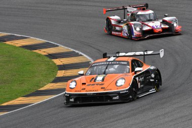 Scarperia, İtalya - 29 Eylül 2024: Porsche 911 GT3 R LMGT3 PROTON COMPETITION SCHIAVONI-CRESSONI-ANDthe 4 saat Mugello