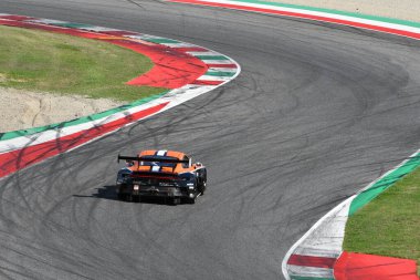 Scarperia, İtalya - 29 Eylül 2024: Porsche 911 GT3 R LMGT3 PROTON COMPETITION SCHIAVONI-CRESSONI-ANDthe 4 saat Mugello
