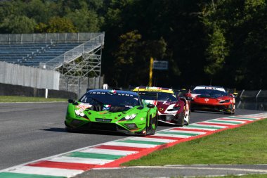 Scarperia, İtalya - 29 Eylül 2024: HAMAGUCHI-JEFFERIES-CALDARELLI tarafından üretilen IRON LYNX ekibinden Lamborghini Huracan LMGT3 Evo2.