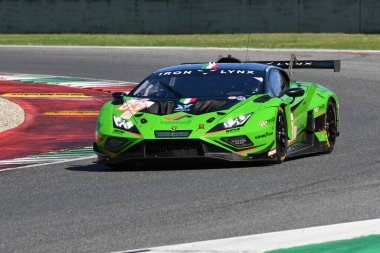 Scarperia, İtalya - 29 Eylül 2024: HAMAGUCHI-JEFFERIES-CALDARELLI tarafından üretilen IRON LYNX ekibinden Lamborghini Huracan LMGT3 Evo2.