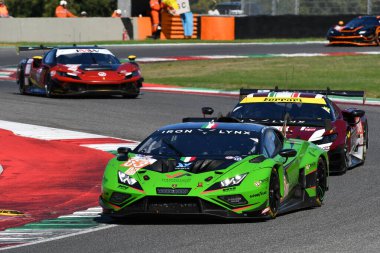 Scarperia, İtalya - 29 Eylül 2024: HAMAGUCHI-JEFFERIES-CALDARELLI tarafından üretilen IRON LYNX ekibinden Lamborghini Huracan LMGT3 Evo2.