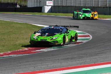 Scarperia, İtalya - 29 Eylül 2024: HAMAGUCHI-JEFFERIES-CALDARELLI tarafından üretilen IRON LYNX ekibinden Lamborghini Huracan LMGT3 Evo2.
