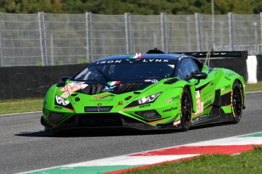 Scarperia, İtalya - 29 Eylül 2024: HAMAGUCHI-JEFFERIES-CALDARELLI tarafından üretilen IRON LYNX ekibinden Lamborghini Huracan LMGT3 Evo2.