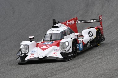 Scarperia, İtalya - 29 Eylül 2024: AO BY TF ABD takımından Oreca 07 Gibson, EDGAR-DELETRAZ-KUBICA tarafından Mugello 'nun saat 4: 00' ünde harekete geçti