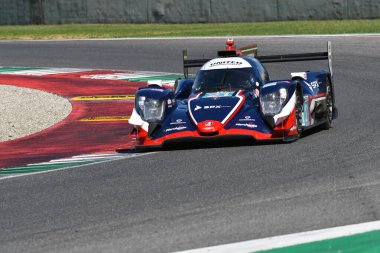 Scarperia, İtalya - 29 Eylül 2024: Birleştirilmiş AUTOSPORTS takımından Oreca 07 Gibson SCHNEIDER-MEYRICK-JARVIS 'in sürüşü Mugello' nun saat 4 'ünde devam ediyor.