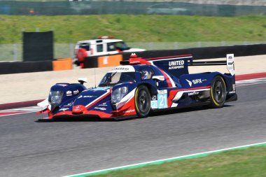 Scarperia, İtalya - 29 Eylül 2024: Birleştirilmiş AUTOSPORTS takımından Oreca 07 Gibson SCHNEIDER-MEYRICK-JARVIS 'in sürüşü Mugello' nun saat 4 'ünde devam ediyor.