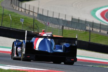 Scarperia, İtalya - 29 Eylül 2024: Birleştirilmiş AUTOSPORTS takımından Oreca 07 Gibson SCHNEIDER-MEYRICK-JARVIS 'in sürüşü Mugello' nun saat 4 'ünde devam ediyor.