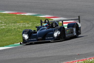 Scarperia, 5 Nisan 2024: Cesaret C60 yılı 2005 Mugello Classic 2024 sırasında İtalya 'daki Mugello Pisti' nde.