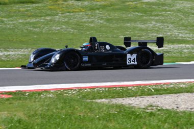 Scarperia, 5 Nisan 2024: Cesaret C60 yılı 2005 Mugello Classic 2024 sırasında İtalya 'daki Mugello Pisti' nde.