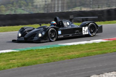 Scarperia, 5 Nisan 2024: Cesaret C60 yılı 2005 Mugello Classic 2024 sırasında İtalya 'daki Mugello Pisti' nde.