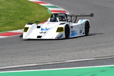 Scarperia, 5 Nisan 2024: Lucchini SR02 2004 Mugello Classic 2024 'te İtalya' daki Mugello Pisti 'nde.