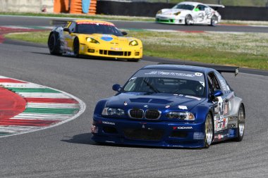 Scarperia, 5 Nisan 2024: BMW M3 E46 GTR Yılı 2001 Mugello Classic 2024 sırasında İtalya 'daki Mugello Pisti' nde.