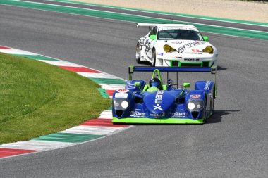 Scarperia, 5 Nisan 2024: Dallara SP1 yılı 2002 Mugello Classic 2024 sırasında İtalya 'daki Mugello Pisti' nde faaliyet gösterdi.