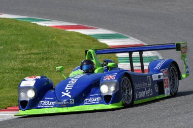 Scarperia, 5 Nisan 2024: Dallara SP1 yılı 2002 Mugello Classic 2024 sırasında İtalya 'daki Mugello Pisti' nde faaliyet gösterdi.