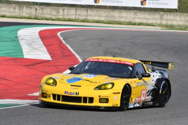 Scarperia, 5 Nisan 2024: Chevrolet Corvette C6 ZR1 yıl 2010 Mugello Classic 2024 'te İtalya' daki Mugello Pisti 'nde.