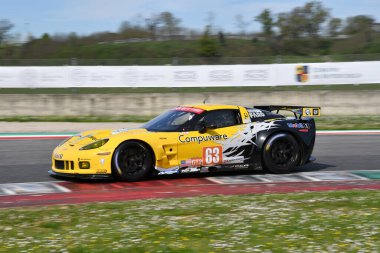 Scarperia, 5 Nisan 2024: Chevrolet Corvette C6 ZR1 yıl 2010 Mugello Classic 2024 'te İtalya' daki Mugello Pisti 'nde.