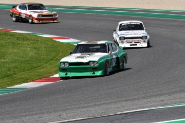 Scarperia, İtalya - 5 Nisan 2024: Ford Capri RS 3100 Köln Yılı 1973 Mugello Classic 2024 'te İtalya' daki Mugello Pisti 'nde eylem halindeydi