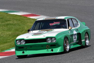 Scarperia, İtalya - 5 Nisan 2024: Ford Capri RS 3100 Köln Yılı 1973 Mugello Classic 2024 'te İtalya' daki Mugello Pisti 'nde eylem halindeydi